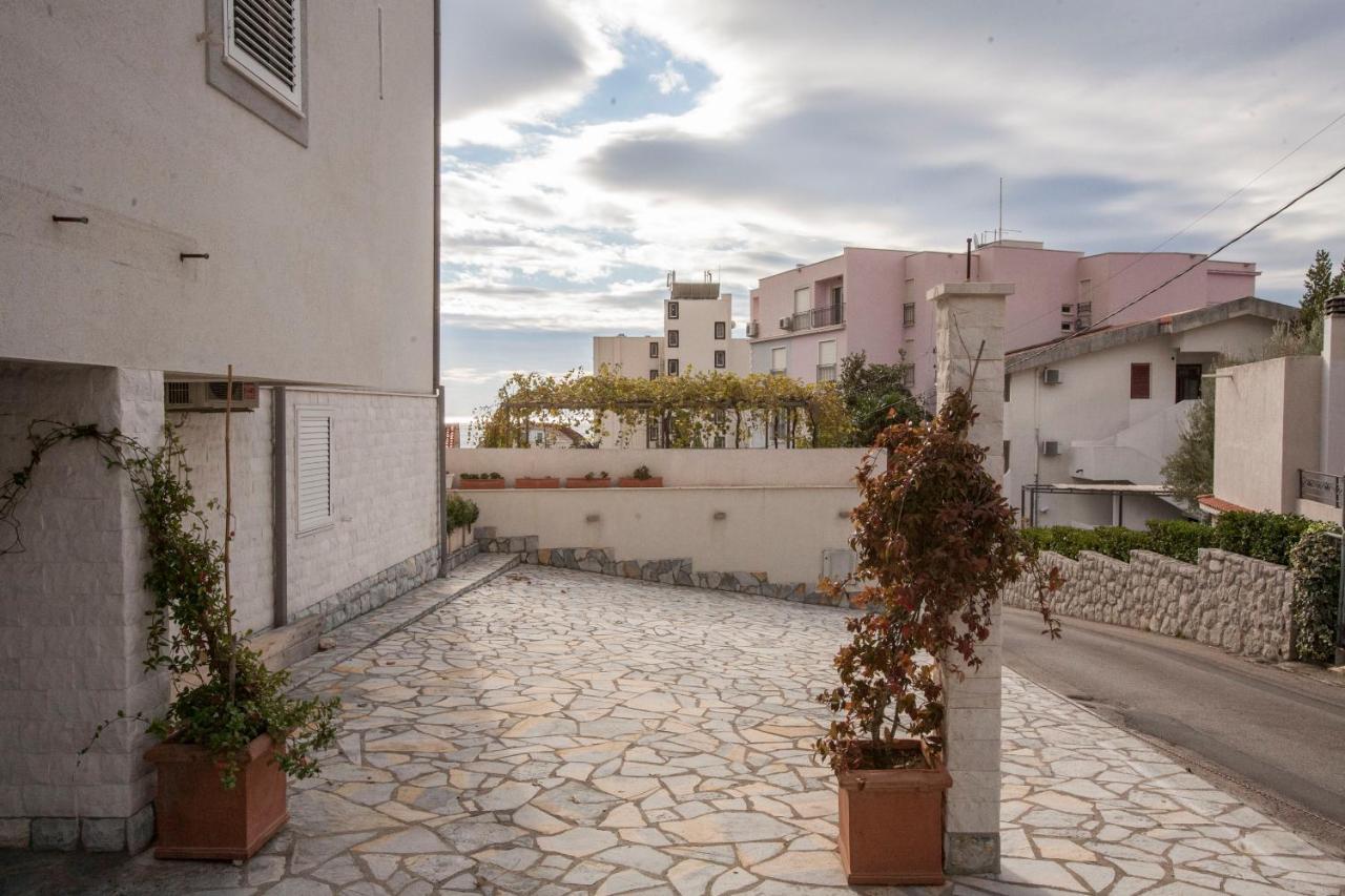 Apartment-Hotel Vila Petrovic-Becici Budva Exteriör bild